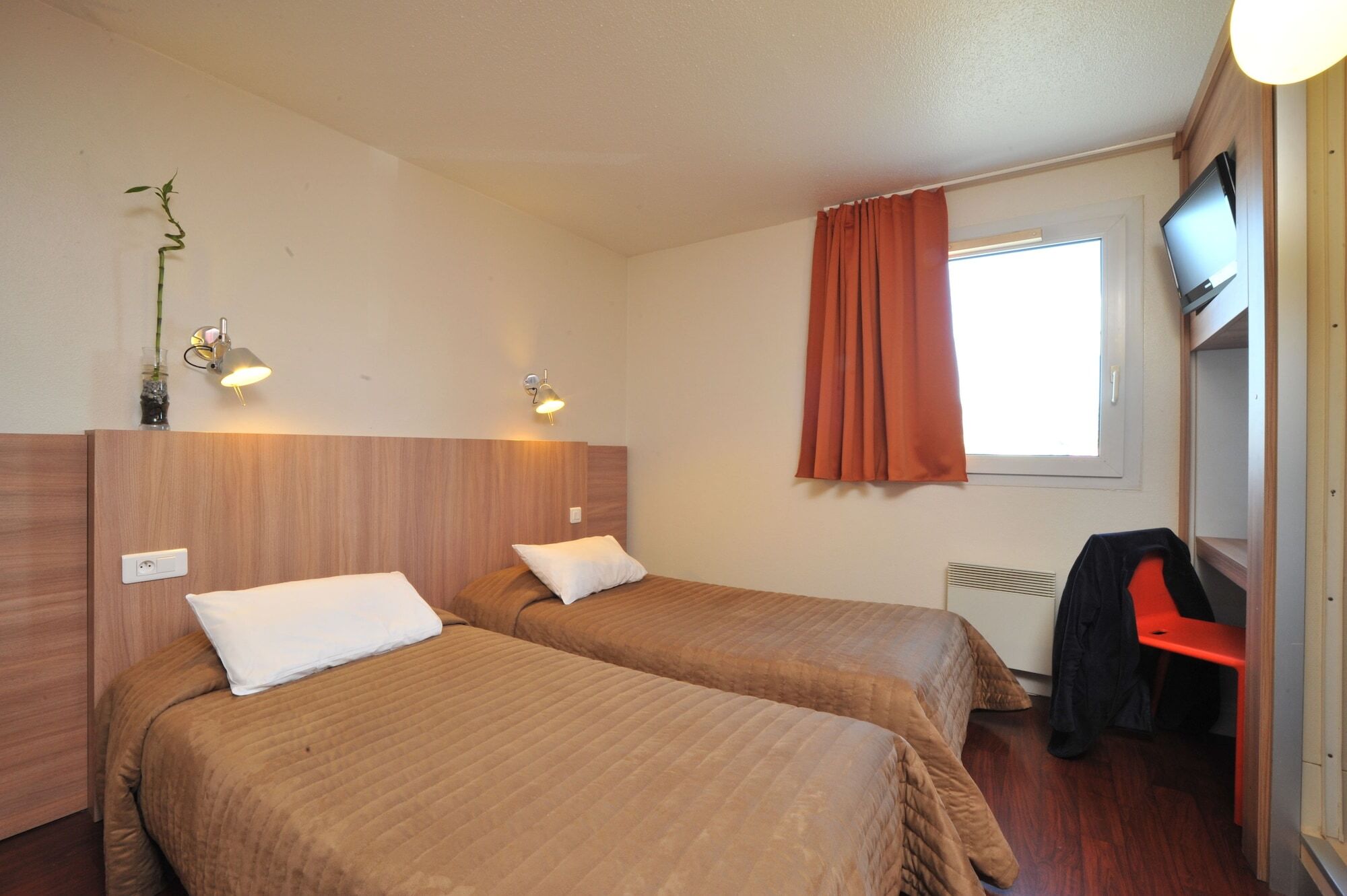 Castelculier Kyriad Direct Agen מראה חיצוני תמונה