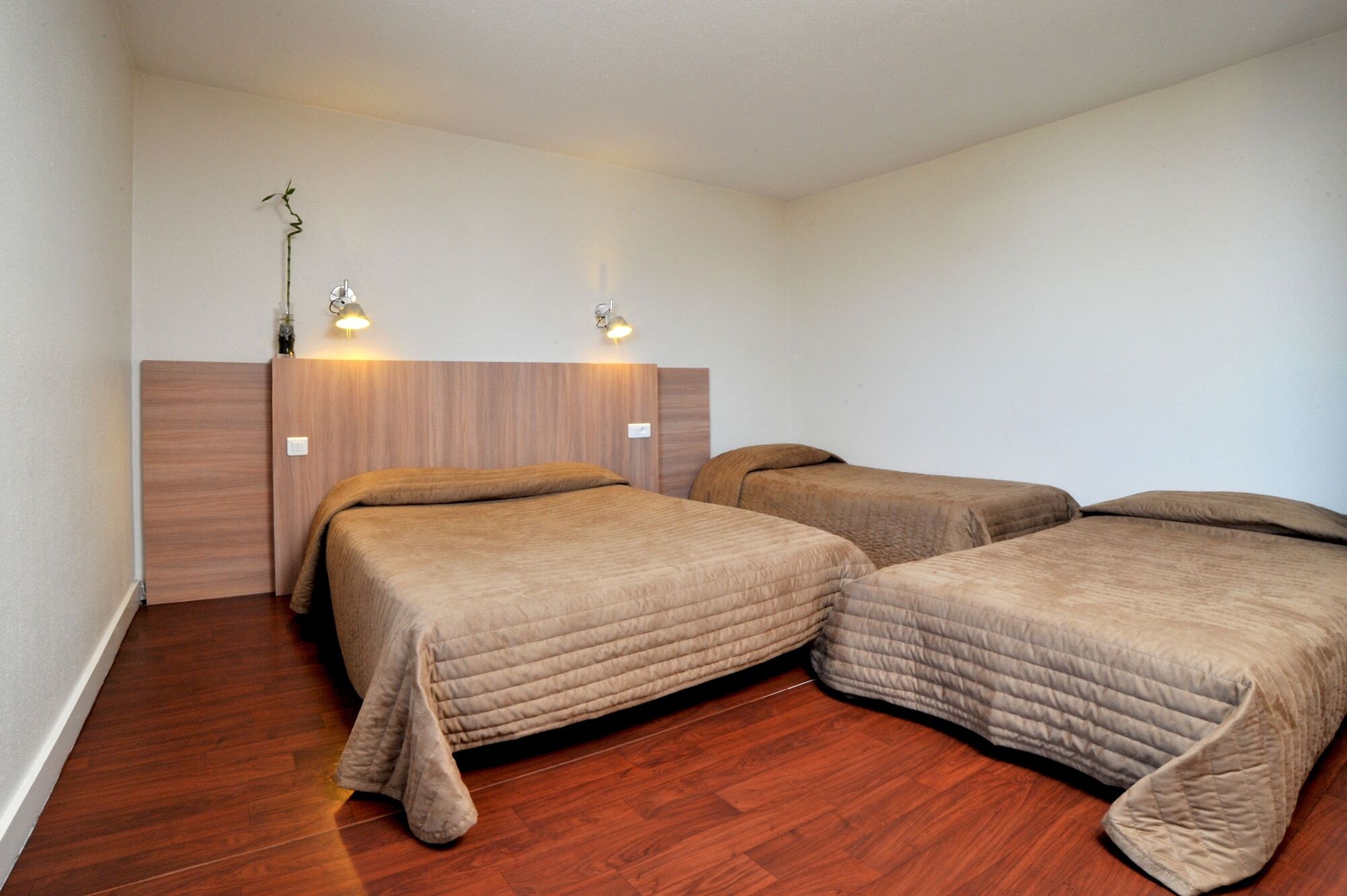 Castelculier Kyriad Direct Agen מראה חיצוני תמונה